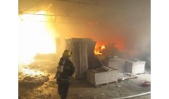 一纸品企业厂房发生火灾 员工合力8分钟扑灭 设备未损坏