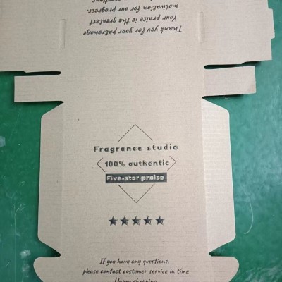 现货飞机盒 正方形三层特硬快递盒10-25cm印刷牛皮白色 纸盒箱包装图3