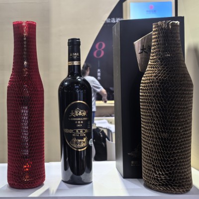 红酒威士忌包装专用蜂窝牛皮纸套，省空间强缓冲，环保包装新标准图2