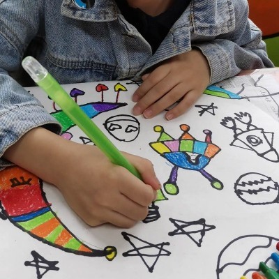 工厂定制批发8开4K黑色彩色卡纸荷兰白卡纸A3厚硬学生美术绘画纸图3