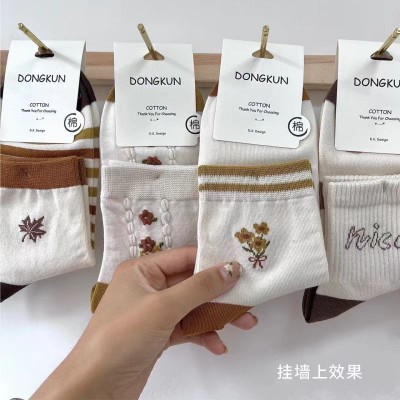 袜子吊牌卡商标logo价格标签高端卡纸卡头袜卡通用包装设计印刷图4