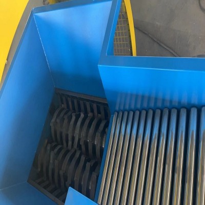 大型双轴撕碎机塑料废铁轮胎金属双轴废铁破碎机图3