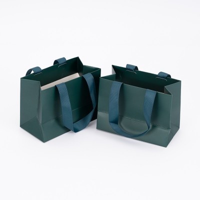 收藏 0分享 30扫一扫举报 手提袋定制 礼品袋 服装手提袋定制 单铜纸购物袋 厂家批发可定制图4