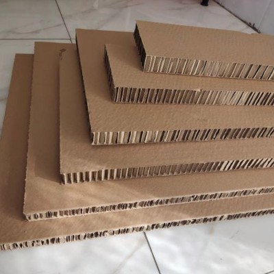 高密度蜂瓦楞蜂窝纸板 降解缓冲物流包裹纸蜂巢纸 称重力强