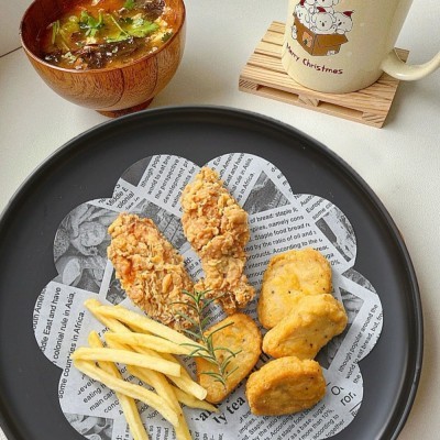 圆形花边吸油纸英文印花报垫吸油纸炸鸡薯条汉堡隔油纸烘焙防油纸图4