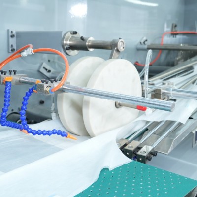 全自动全伺服成人纸尿裤设备高速生产线 厂家直销成人拉拉裤机器图3