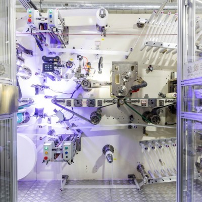 全自动卫生巾生产线设备 高速伺服一体机 多功能护垫包装机 厂家图4