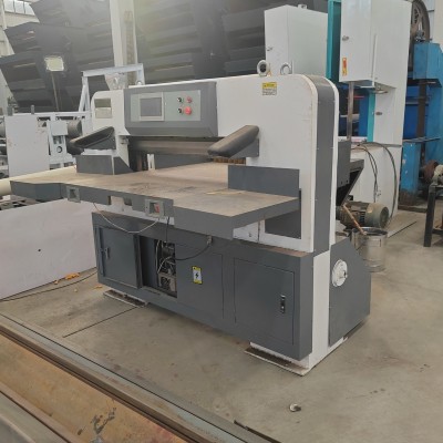 920型全自动液压切纸机烧纸对开裁切机电脑程控切割机图5