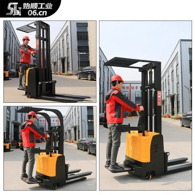 全电动叉车插腿式堆高车液压装卸车1.5吨升高3.5米小型站驾式铲车图5