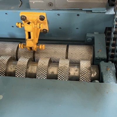 圆木打皮机剥皮机扒皮机找圆机欧松板单板旋切机流水线原木旋切机图3